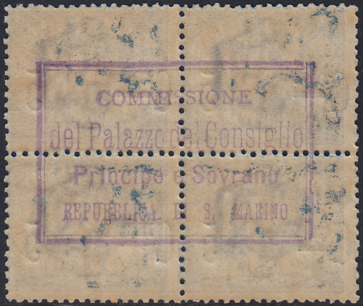 SM36 - 1892 - Stemma della Repubblica, c. 5 su c. 10 azzurro blocco di quattro esemplari nuovo con gomma integra, il quarto con varietà "Linea sottile" (8 + 8q)