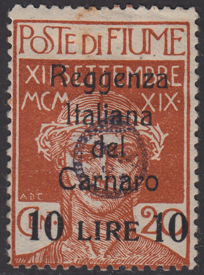 V144 - 1920 - Legionari di Fiume, L. 10 su c. 20 ocra soprastampato Reggenza Italiana del Carnaro, esemplare con emblema della reggenza sia al fronte che al verso, nuovo con gomma (146u)