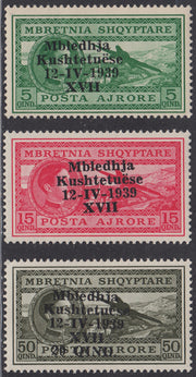 Alb30 - 1939 -  Assemblea Costituente, francobolli di Posta Aerea albanesi soprastampati, serie completa di tre valori nuova con gomma originale (A1/3)