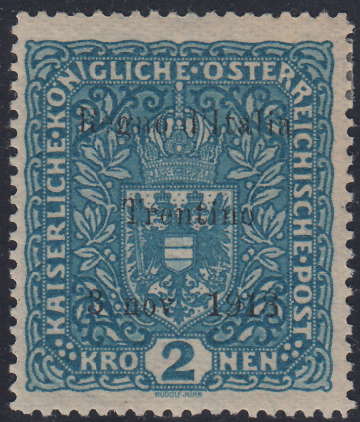 BA26_131 - 1918 - Francobolli d'Austria soprastampati "Regno d'Italia / Trentino / 8 nov. 1918", 2 korone azzurro con varietà "senza punto dopo NOV" nuovo con gomma originale (16f)