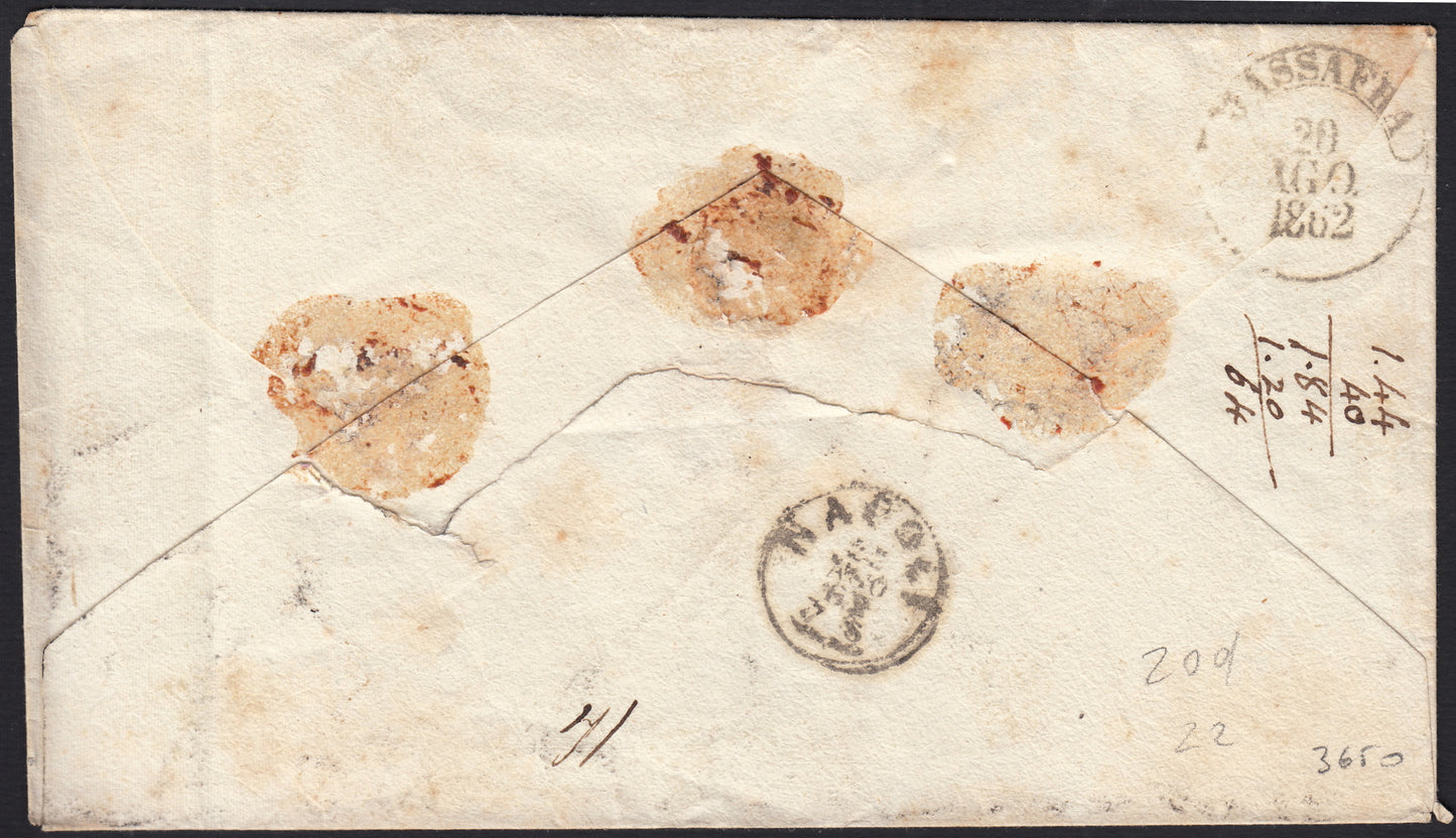 BO255_1 - 1862 - Lettera assicurata spedita da Castellaneta per Napoli 20/8/62 affrancata con 2 grana azzurro scuro + 10 grana arancio (20d + 22).