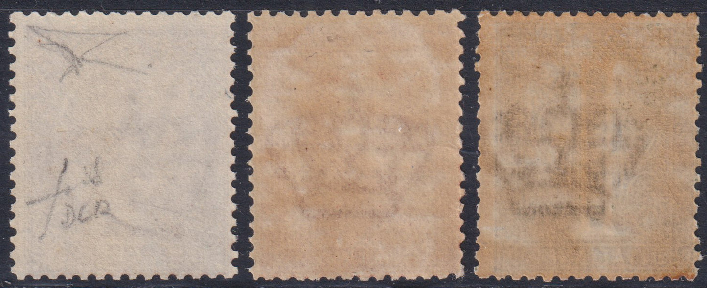 E7_142 - 1863 - Emissione De La Rue, tre esemplari nuovi con gomma integra, tra cui un c. 30 bruno scuro (14, 15, 19).