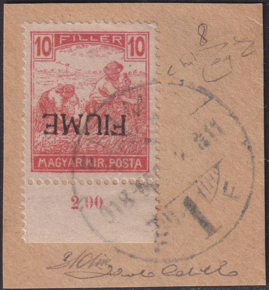 F12_161 - 1918 - Francobollo di Ungheria 10 filler rosso con soprastampa a macchina capovolta usato su frammento, estremamente raro e di bella qualità. (8).