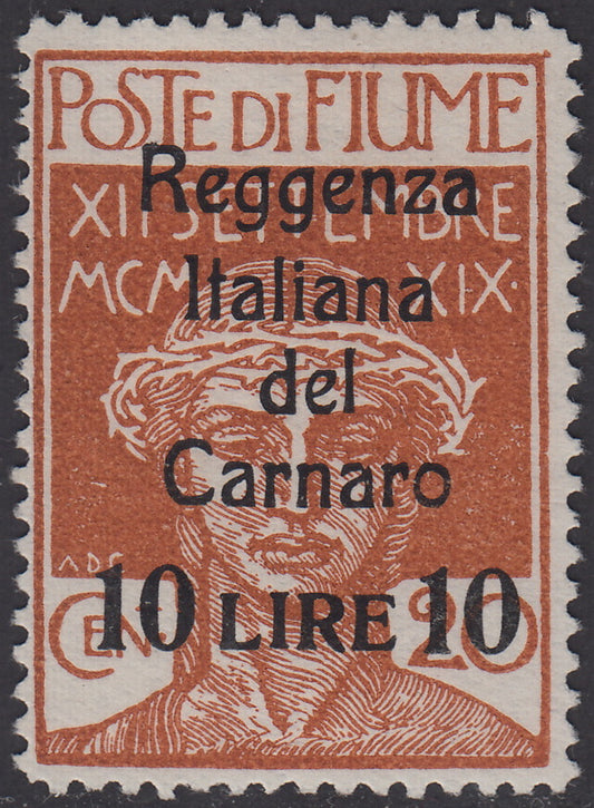 Fiume265 - 1920 - Francobollo della serie Legionari soprastampato Reggenza Italiana del Carnaro, L.10 su c.20 ocra con cifre ravvicinate, nuovo senza gomma (146A).