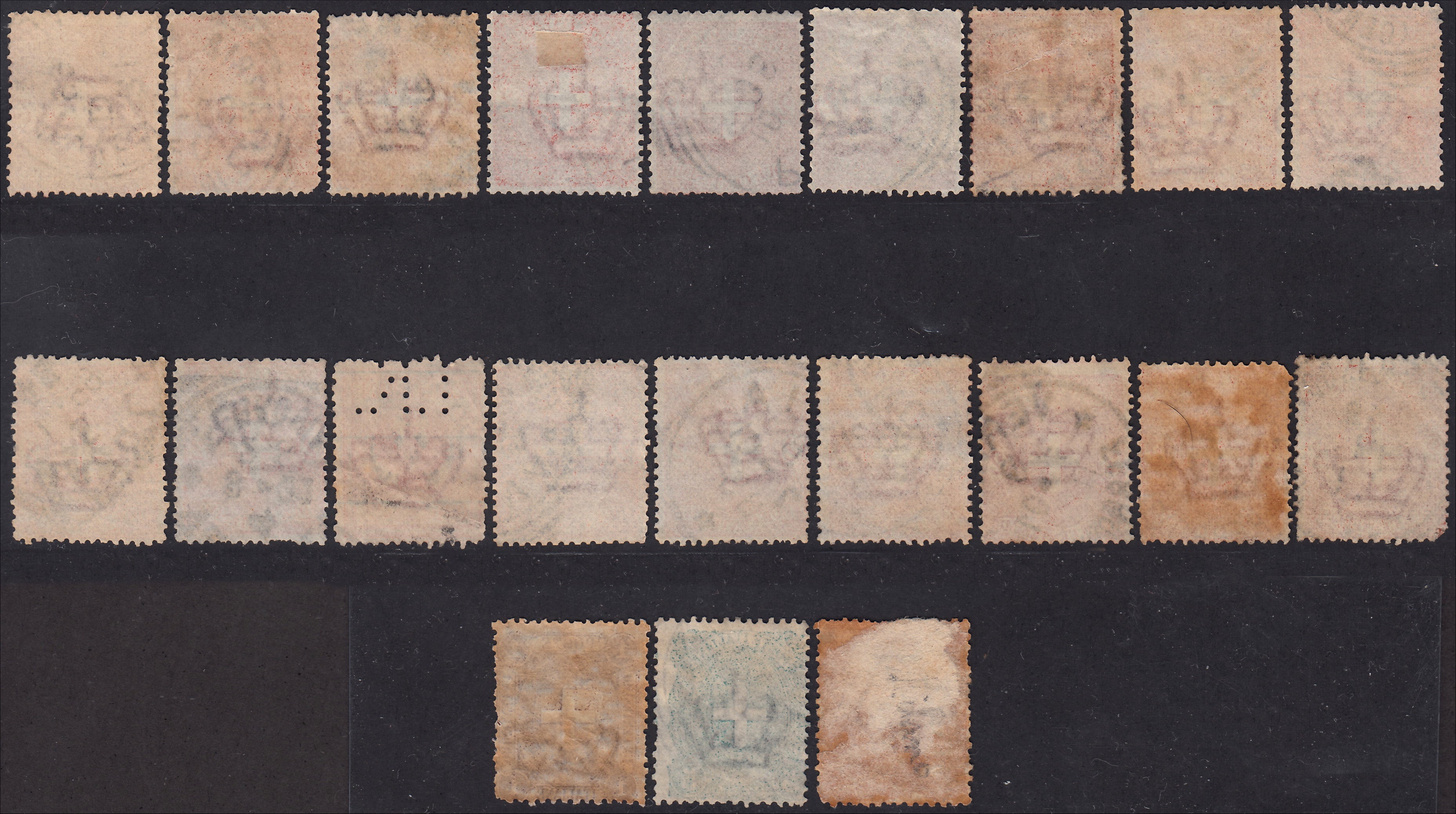 ZZ601 - 1896/1901 - Lotto - studio comprendente oltre venti francobolli della serie "scudetti". (65/67).