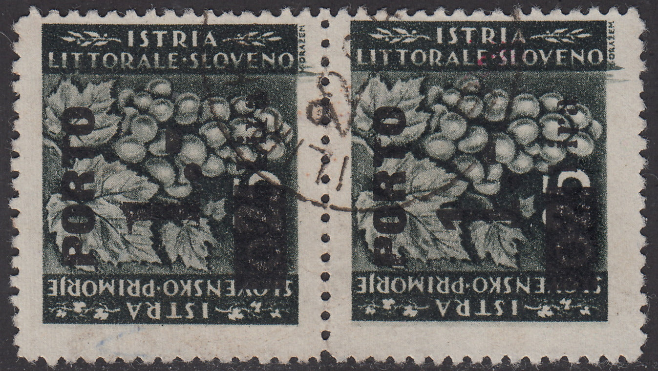 LS11 - 1946 - Segnatasse soprastampate con cifre sottili, 1L. su 25c. grigio oliva coppia verticale con tipo normale e cifre sottili usata (14 + 14B)