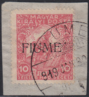 ND118 - 1918 - Francobollo d'Ungheria "Beneficenza", 10 filler (+2) rosa, soprastampa a macchina FIUME, usato su frammento (1Aaa)