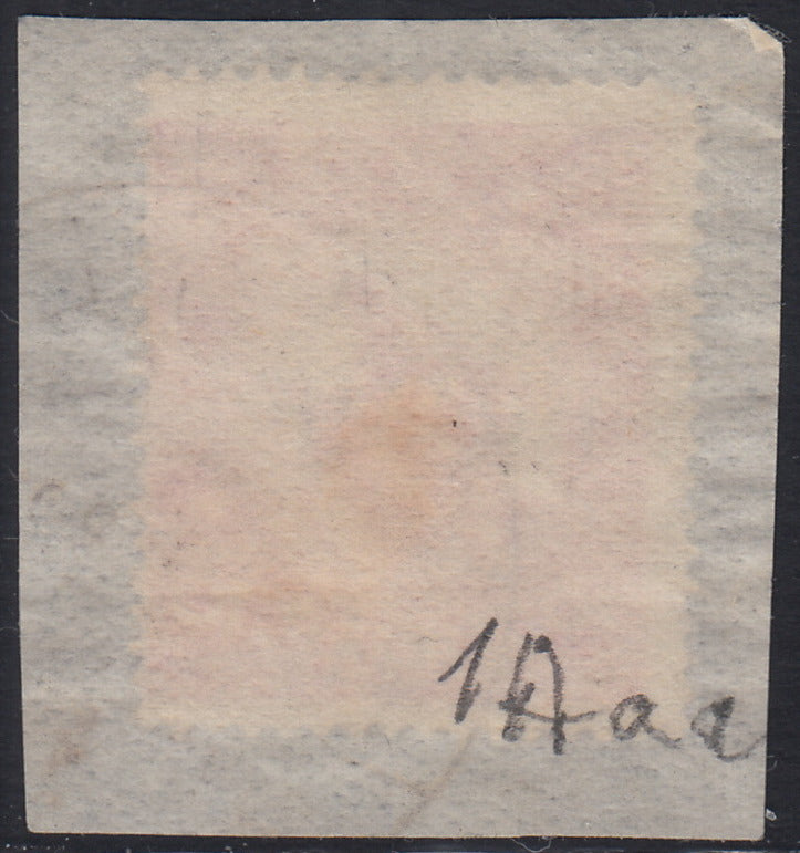 ND118 - 1918 - Francobollo d'Ungheria "Beneficenza", 10 filler (+2) rosa, soprastampa a macchina FIUME, usato su frammento (1Aaa)