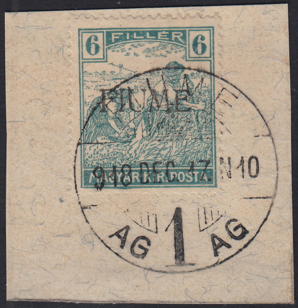 ND123 - 1918 - Francobollo d'Ungheria "Mietitori", 6 filler verde azzurro, soprastampa a mano FIUME del V tipo, usato su frammento (7/V)