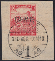 ND124 - 1918 - Francobollo d'Ungheria "Mietitori", 10 filler carminio, soprastampa a mano FIUME del VI tipo, usato su frammento (8/VIa)