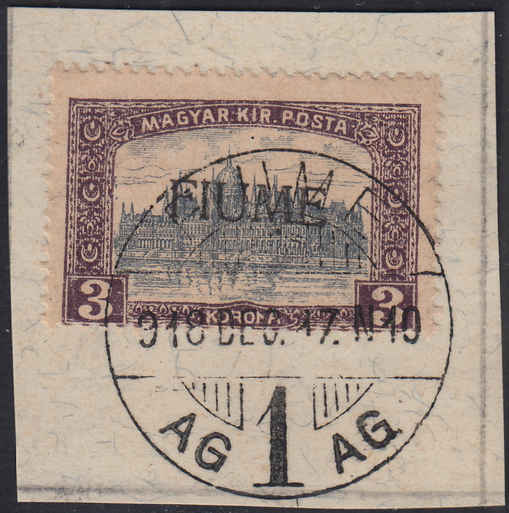 ND130 - 1918 - Francobollo d'Ungheria "Parlamento", 3 korone violetto e grigio, soprastampa a mano FIUME del III tipo, usato su frammento (19/III)