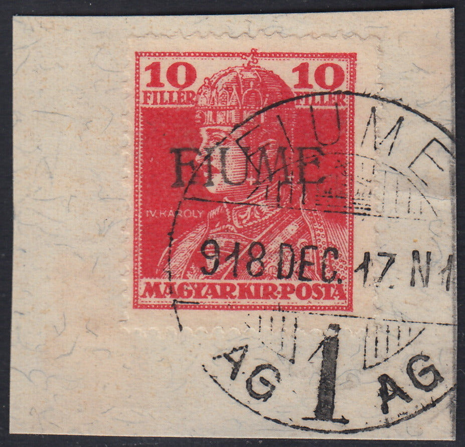 ND133 - 1918 - Francobollo d'Ungheria "Carlo e Zita", 10 filler rosso, soprastampa a mano FIUME del V tipo, usato su frammento (24/V)