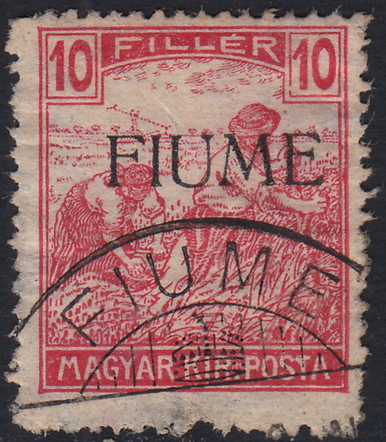 RM10_135 - 1918 - Mietitori di Ungheria, 10 filler carminio soprastampa FIUME a macchina usato (8a)
