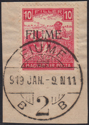 RM10_141 - 1918 - Mietitori di Ungheria, 10 filler carminio CIFRE BIANCHE soprastampa FIUME a macchina usato su frammento (22)