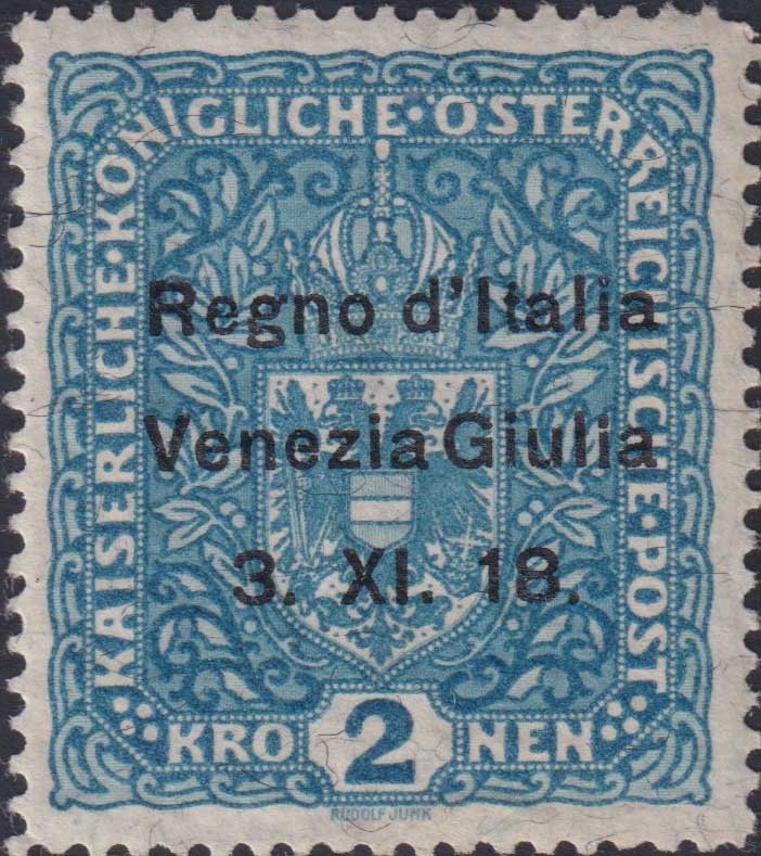 RM10_148 - 1918 - Francobollo d'Austria 2 Korone azzurro con soprastampa "Regno d'Italia / Venezia Giulia / 3.XI.18." e stampato su carta con fili di seta nuovo con gomma originale (15/I)