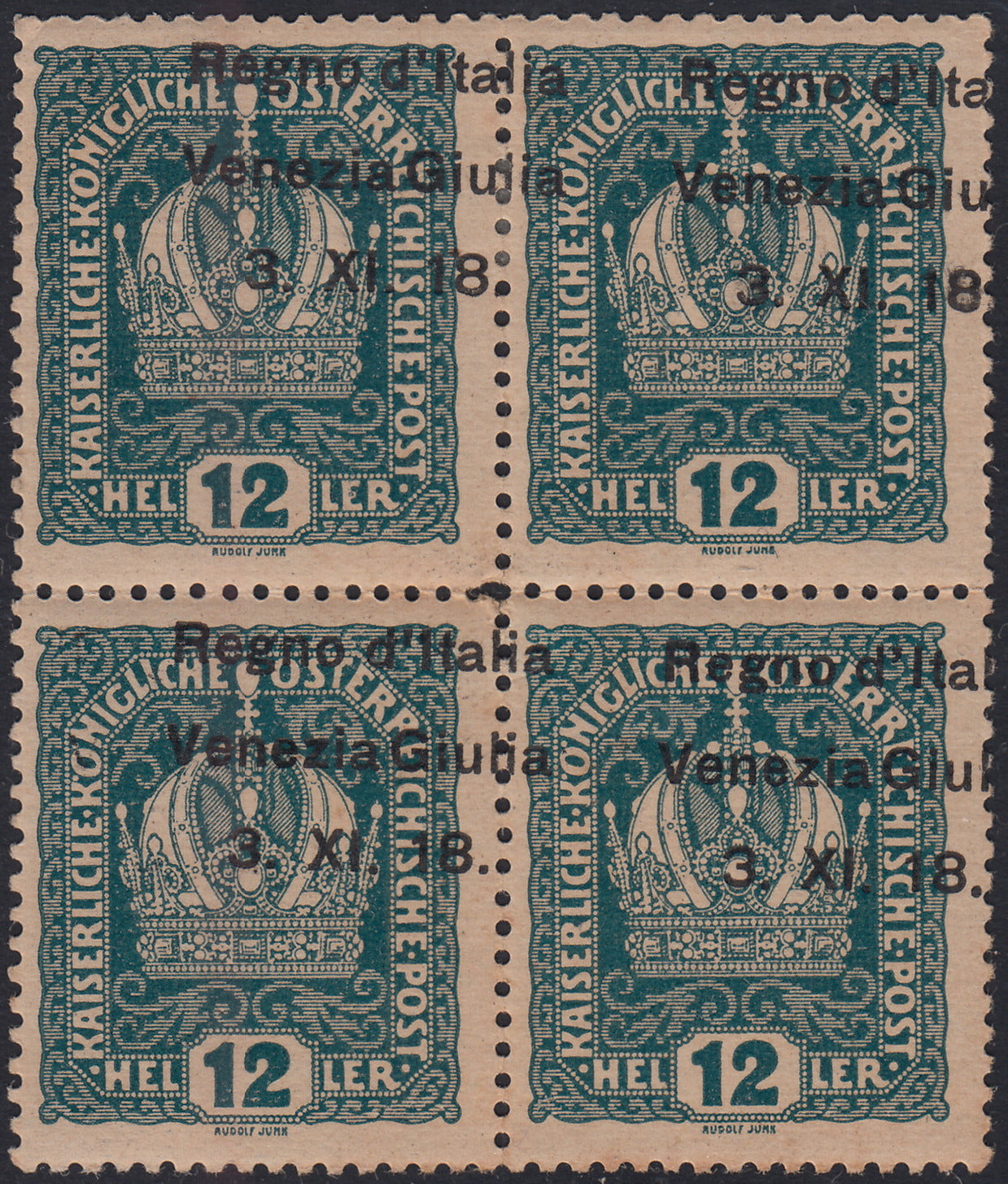 RM10_151 - 1918 - Francobollo d'Austria 12 heller verde azzurro con soprastampa fortemente spostata a destra "Venezia Giulia" + obliqua quartina nuova con gomma originale (5lgcc+5gd)