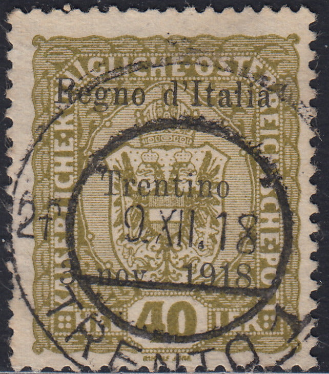 RM10_226 - 1918 - Francobolli d'Austria soprastampati "Regno d'Italia / Trentino / 8 nov. 1918", 40 heller oliva usato (10)