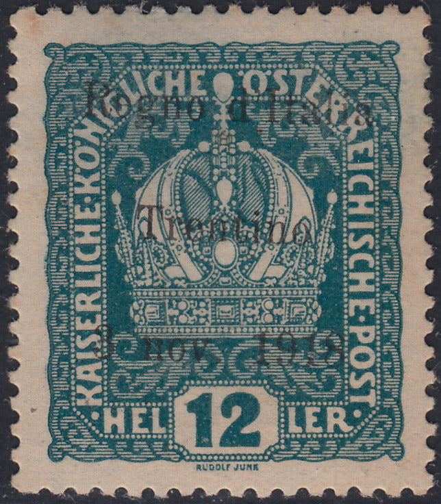 RM10_238 - 1918 - Francobolli d'Austria soprastampati "Regno d'Italia / Trentino / 8 nov. 1918", 12 heller verde azzurro soprastampa obliqua nuovo con gomma originale (5)