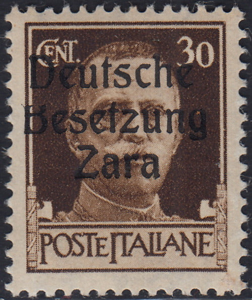 RM10_64 - 1943 - Occupazione tedesca di Zara, c. 30 bruno soprastampato "Deutsche Besetzung Zara" e varietà tipografica "B" tagliata in alto nuovo con gomma integra (6h)
