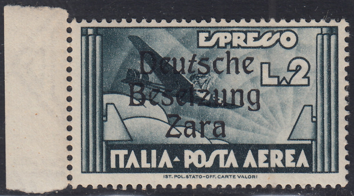 RM10_77 - 1943 - Occupazione tedesca di Zara, Posta Aerea L. 2 ardesia soprastampato "Deutsche BesetzuUg Zara" errore tipografico "T" inclinata nuovo con gomma integra (9za)