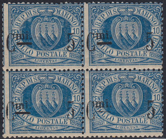 SM36 - 1892 - Stemma della Repubblica, c. 5 su c. 10 azzurro blocco di quattro esemplari nuovo con gomma integra, il quarto con varietà "Linea sottile" (8 + 8q)