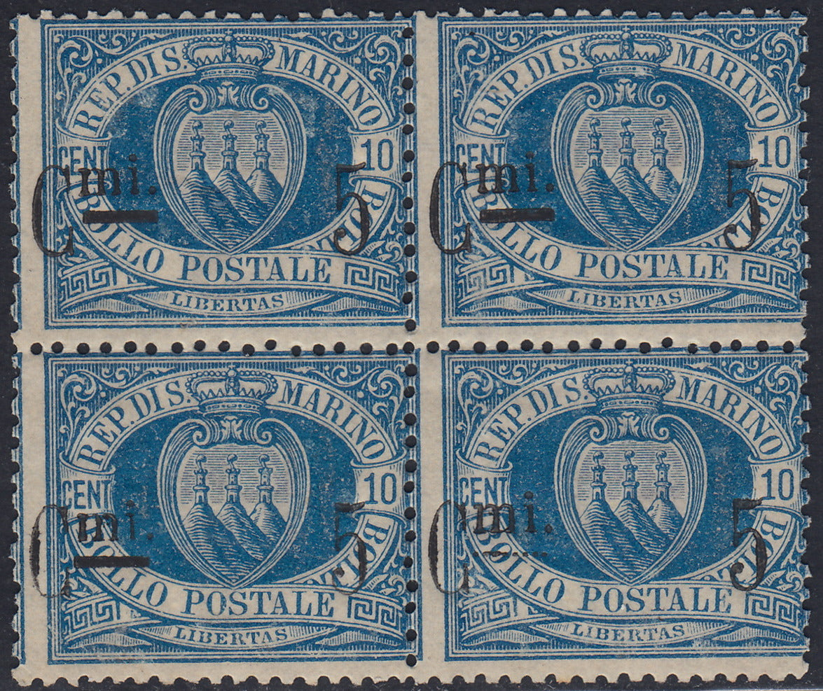 SM36 - 1892 - Stemma della Repubblica, c. 5 su c. 10 azzurro blocco di quattro esemplari nuovo con gomma integra, il quarto con varietà "Linea sottile" (8 + 8q)