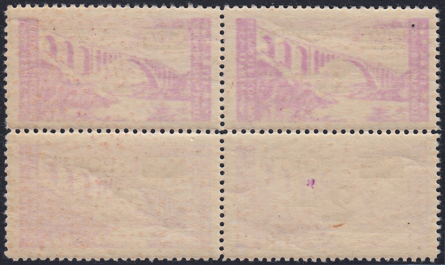 T126 - Franqueo fiscal, 2L. en 30c. bloque lila de cuatro ejemplares con tapón tipo I y II, goma nueva y sin daños (7 + 7/II)