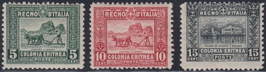 T173 - 1928/29 - Eritrea, soggetti africani, nuova tiratura dentellatura 11, serie di tre valori nuovi con gomma originale (129/131)