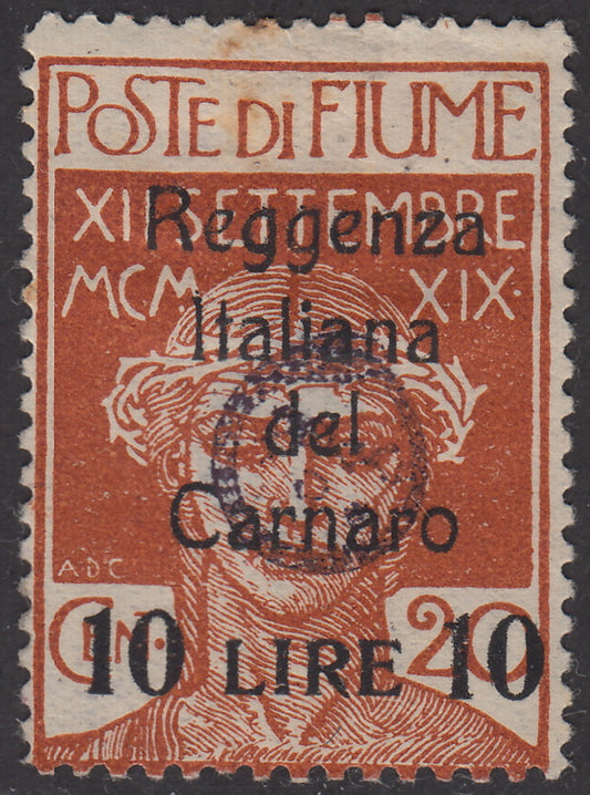 V144 - 1920 - Legionarios de Fiume, L. 10 en c. 20 Regencia italiana de Carnaro sobreimpresa en ocre, ejemplar con emblema de regencia tanto en anverso como en reverso, nuevo con goma (146u)