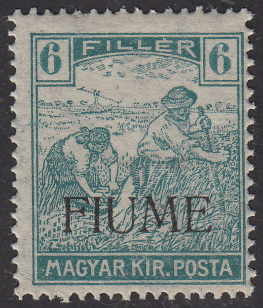 V150 - 1918 - Sello húngaro de la serie Reapers, 6 tiras de relleno azul verdoso con sobreimpresión a máquina FIUME muy desplazada en la parte inferior, sin daños (6fab)