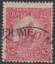 V51 - 1918 - Francobollo d'Ungheria della serie Beneficenza, 10 filler (+2) rosso con soprastampa a macchina fortemente spostata a sinistra, usato (1Afd)