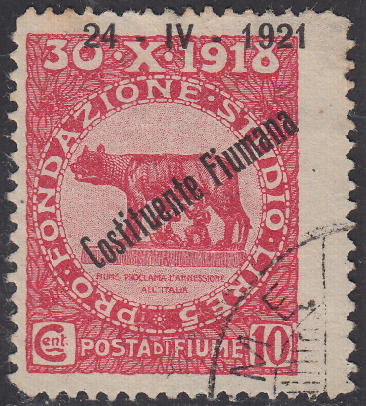 V529 - 1921 - Pro Fondazione Studio soprastampati COSTITUENTE FIUMANA c. 10 carminio con dentellatura destra fortemente spostata a destra (165nt)