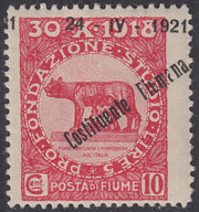 V534 - 1921 - Pro Fondazione Studio soprastampati COSTITUENTE FIUMANA c. 10 carminio dentellatura destra fortemente spostata a destra (165nt)
