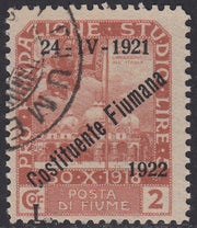 V641 - 1922 - Costituzione Fiumana L. 2 bruno rosa con soprastampa spostata in basso usato, varietà non catalogata (187ma)