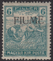 V70 - 1918 - Mietitori d'Ungheria, 6 filler verde azzurro con soprastampa FIUME fortemente spostata in alto nuovo con gomma (7f)