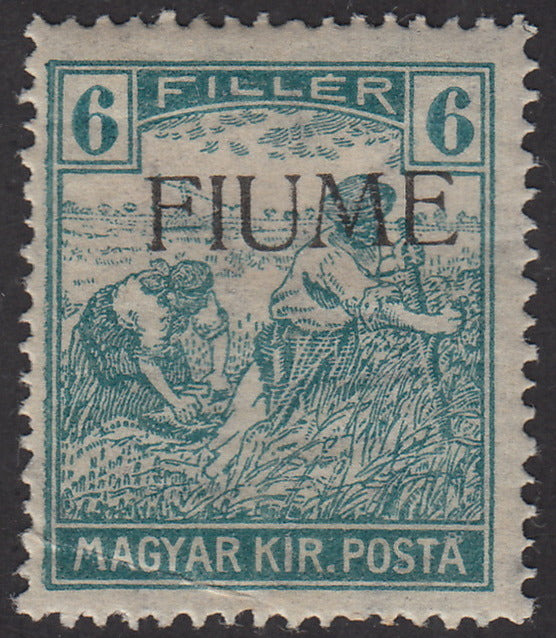 V70 - 1918 - Mietitori d'Ungheria, 6 filler verde azzurro con soprastampa FIUME fortemente spostata in alto nuovo con gomma (7f)