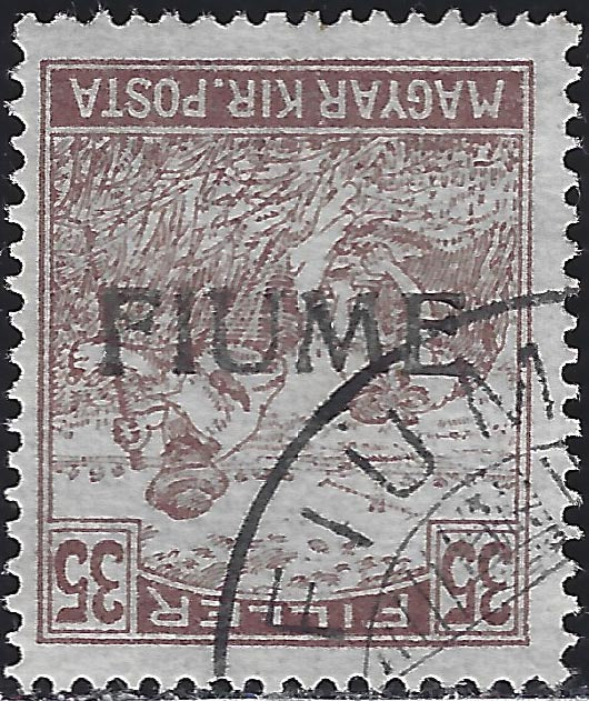 Francobollo d'Ungheria della serie Mietitori, 35 filler bruno rosso con soprastampa FIUME a mano capovolta IV tipo e doppie lettere FIU (12/IVba) usato