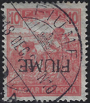 Francobollo d'Ungheria della serie Mietitori, 10 filler rosso con soprastampa F I U M E capovolta (8) usato